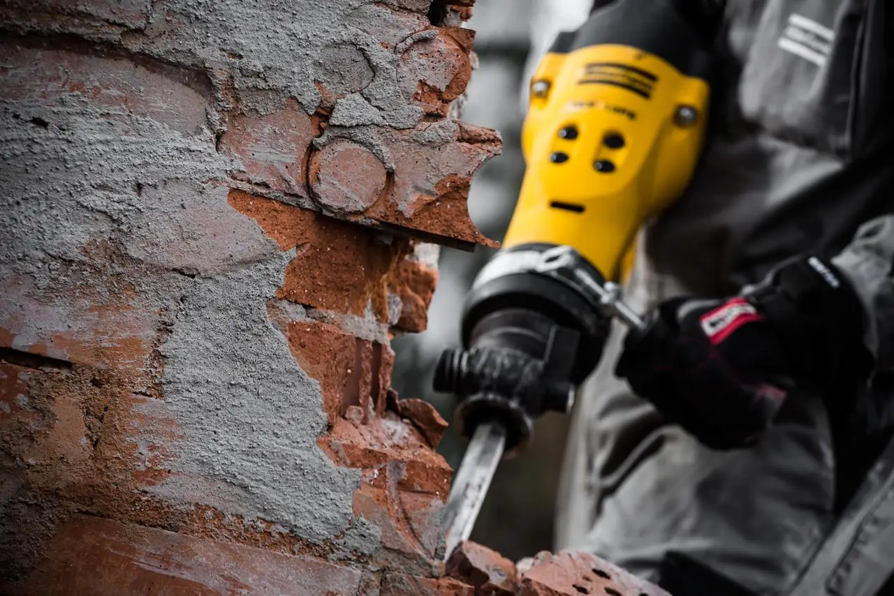 Marteau pneumatique portatif Atlas Copco TEX en utilisation