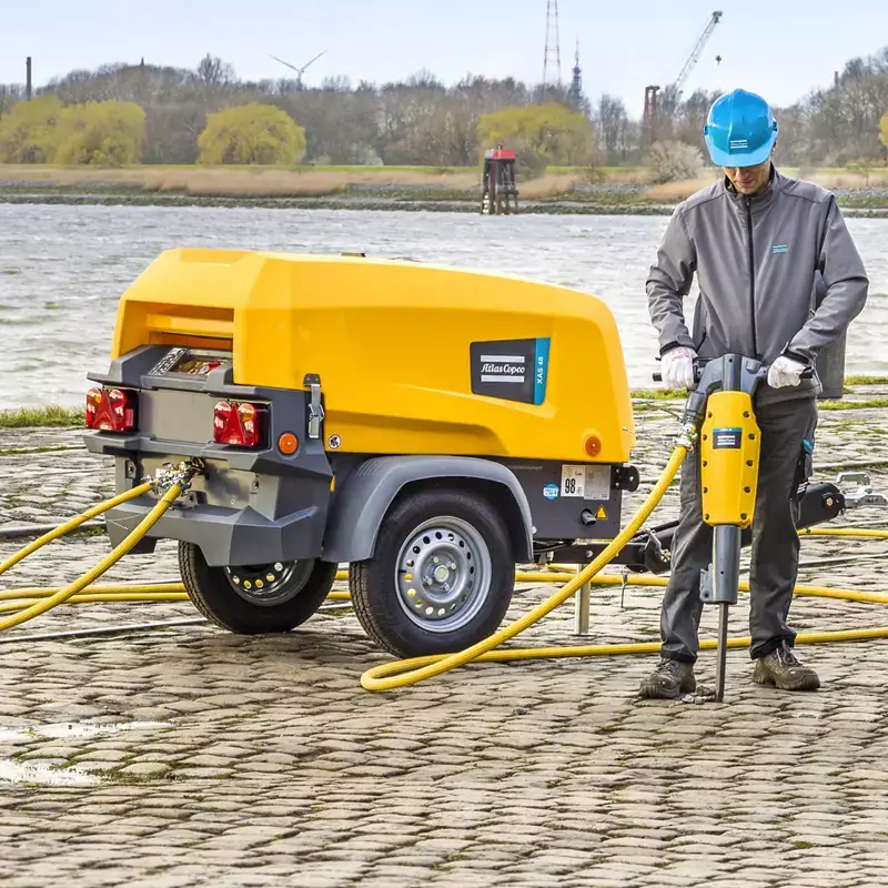 Compresseur mobile Atlas Copco XAS 58-7 disponible chez Emga Rent